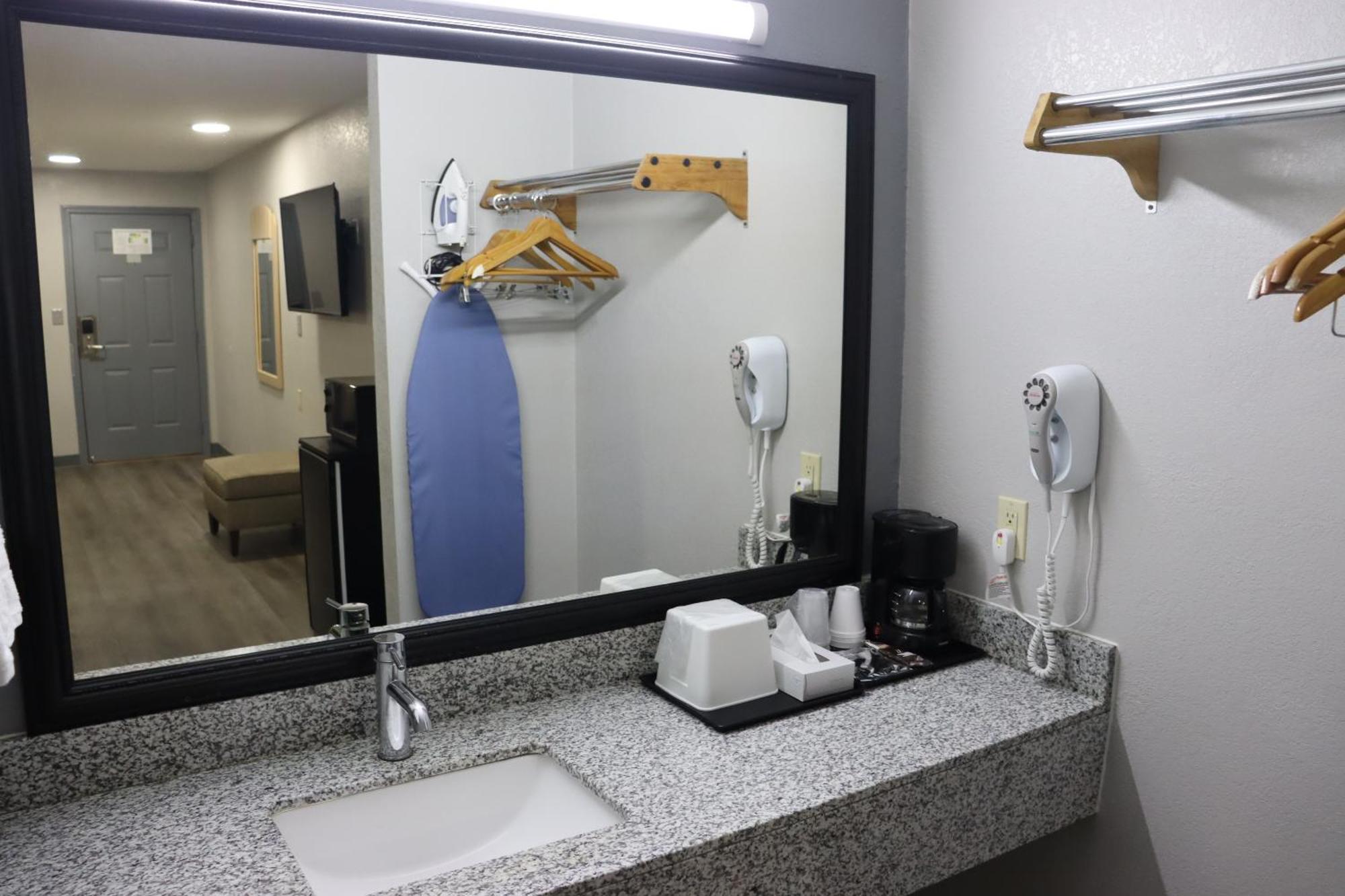 Americas Best Value Inn Cabot Bagian luar foto