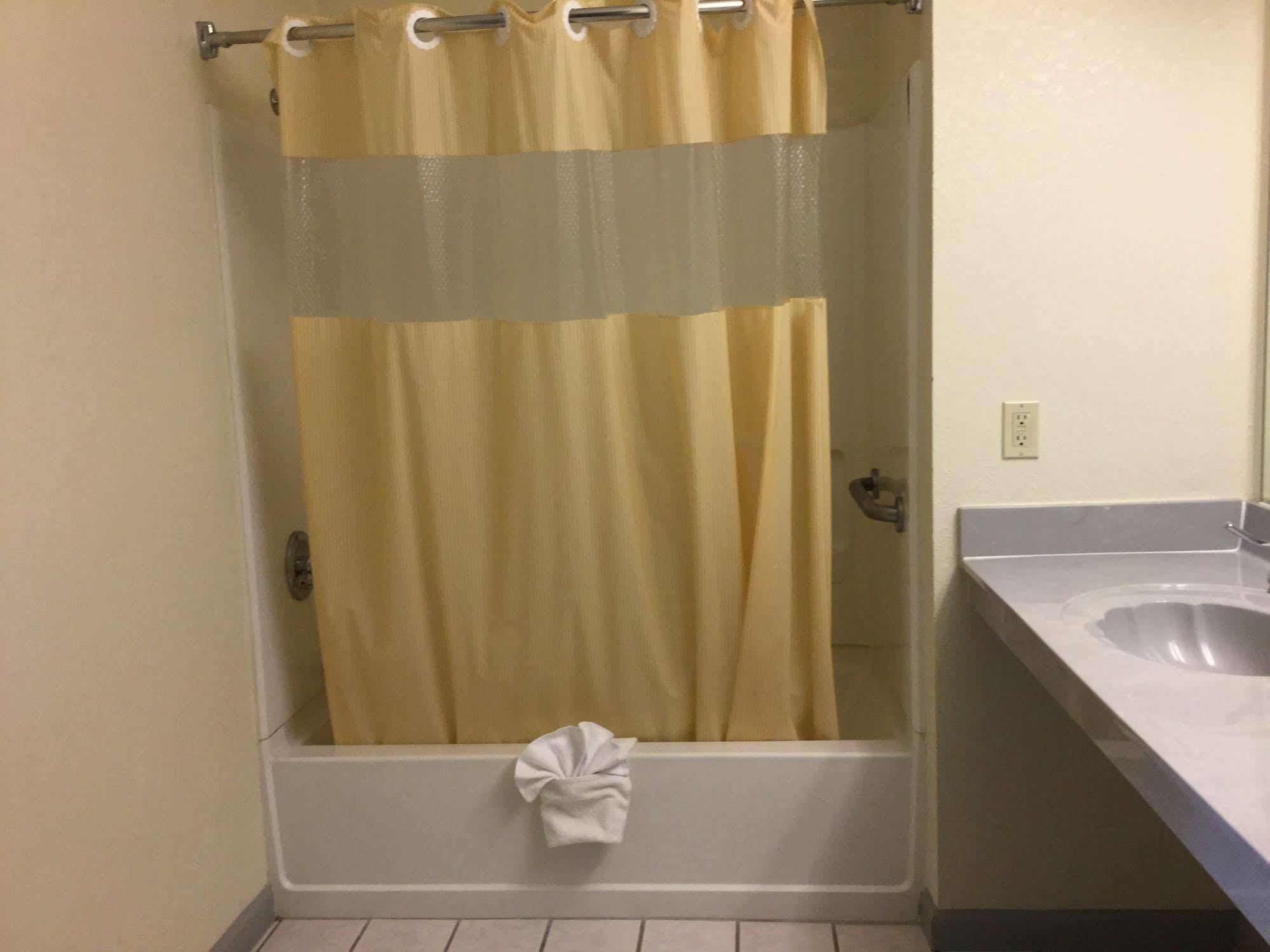Americas Best Value Inn Cabot Bagian luar foto